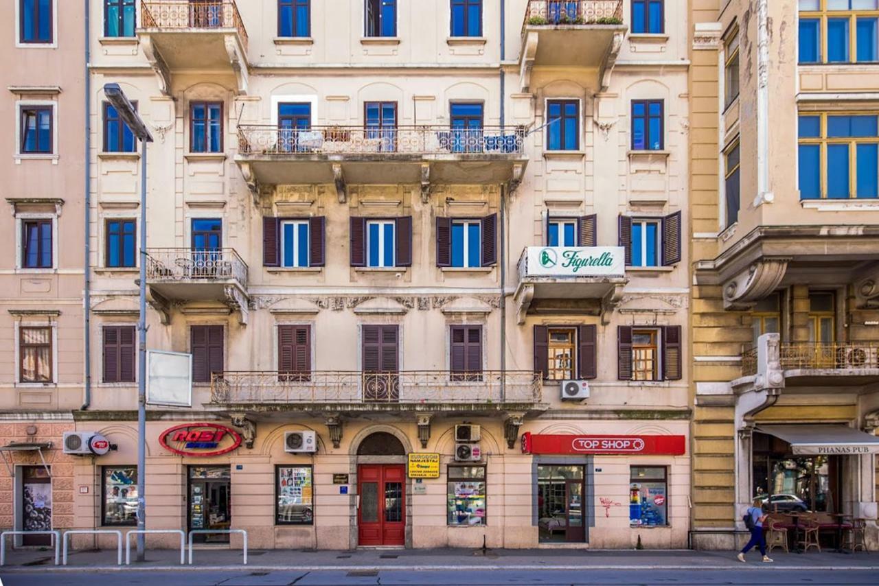 Apartments Black & White, Cherry & Blue Rijeka Exterior foto